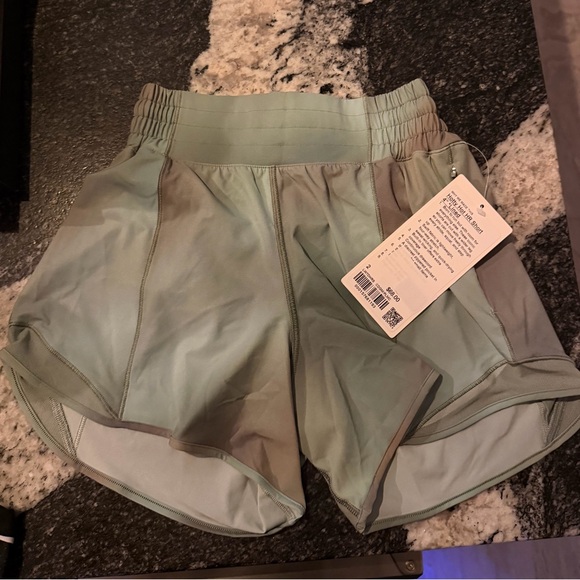 Lululemon Hotty Hot High-Rise Lined 4”, Shorts - Picture 9 of 9